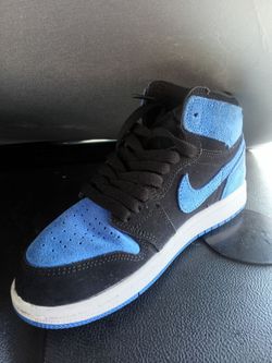 Air Jordan kids  Size ;4 1/2-5