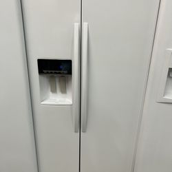 Whirlpool White Side By Side Refrigerator 