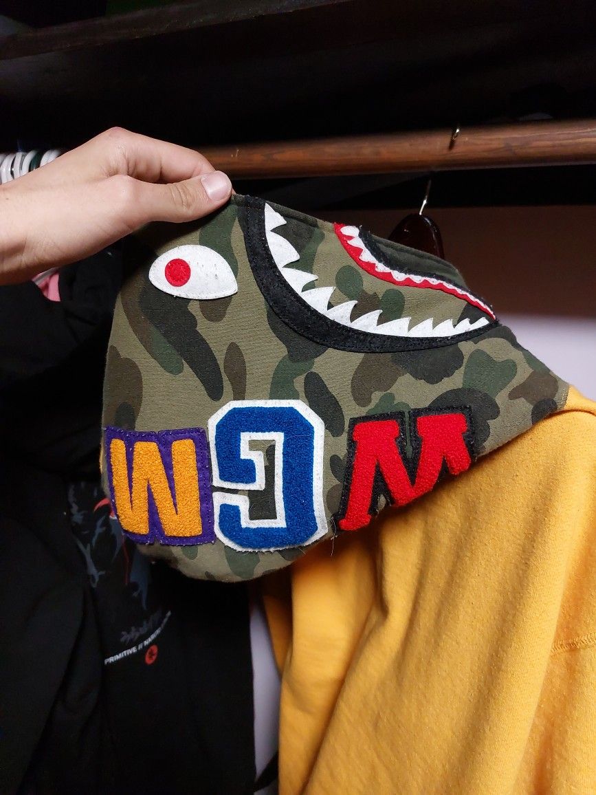 Authentic BATHING APE (BAPE) Large hoodie, Super Comfy Yellow Shark BAPE hoodie And Actully Rising In Value, Look It Up