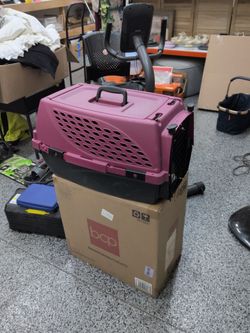 Pink Hard-Shell Pet Travel Carrier Crate. Medium. $15 firm