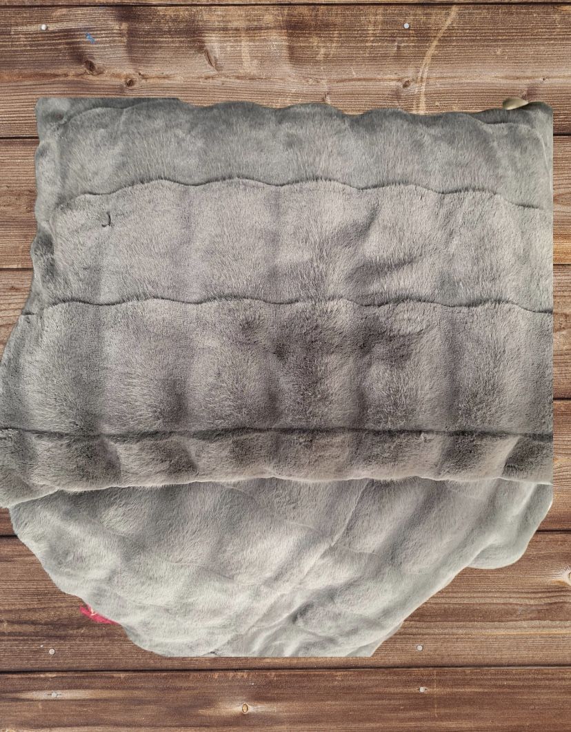 UGG King Size blanket and Pillow luxe super soft blanket grey gray Comforter