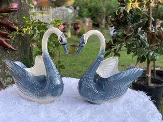 Swan flower pot planters