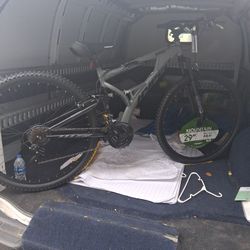 Hyper Mens Mountain Bike Aluminum Silver