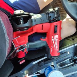Milwaukee M18 Coil Roofing Nailer