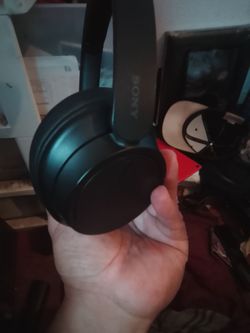 Sony wireless noise cancelling headphones wh-ch74n