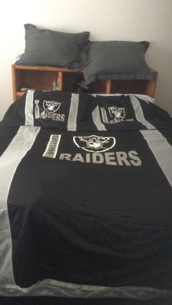 Raiders comforter set(full size) Jersey material