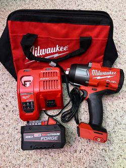 Milwaukee M18 #2967-20 FUEL 1/2" Impact Wrench Kit with FORGE XC8.0 Battery and Rapid Charger