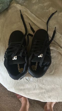 DC Shoes Black Low-Top Skate Sneakers Kids size 1