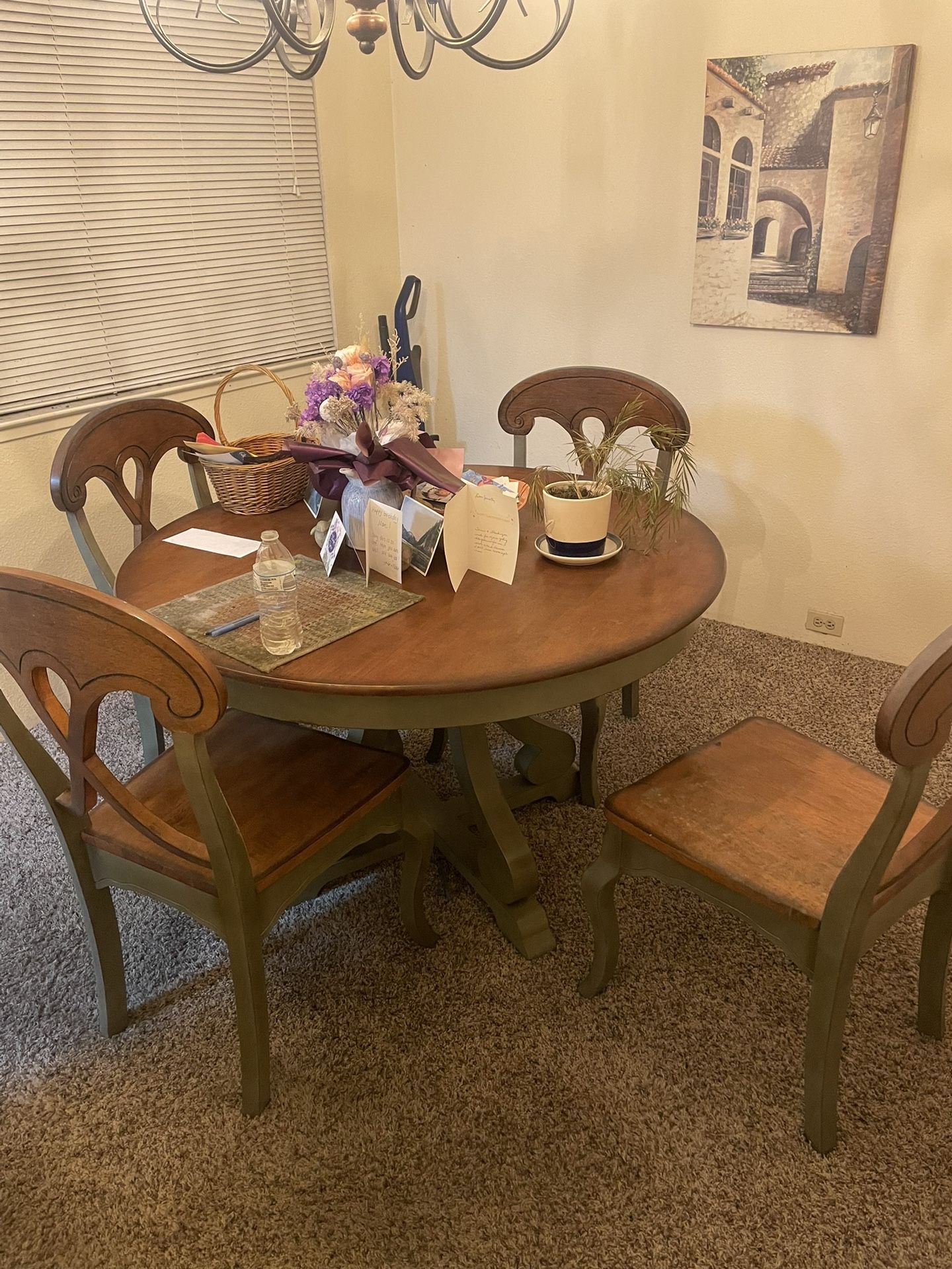 Round Dining Table with 4 Chairs