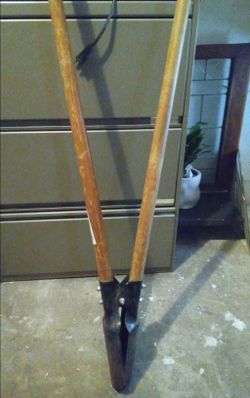 Manual Post Hole Digger Clamshell