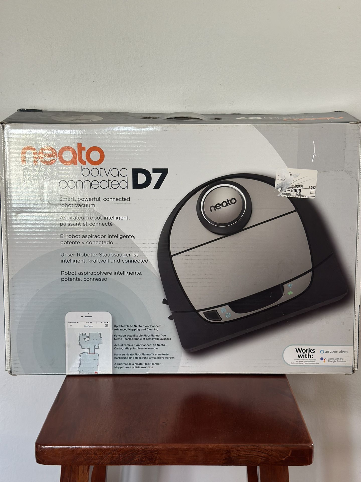 Neato D7 Robot Vacuum