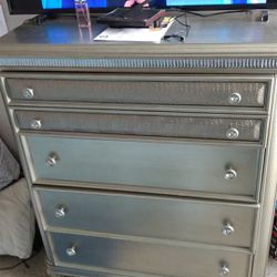 Grey Dresser With Diamonds Down The Side In Perfect Condition 