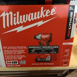 Milwaukee M18 1/4 In Hex Impact Kit