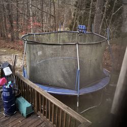 TRAMPOLINE FOR SALE !!