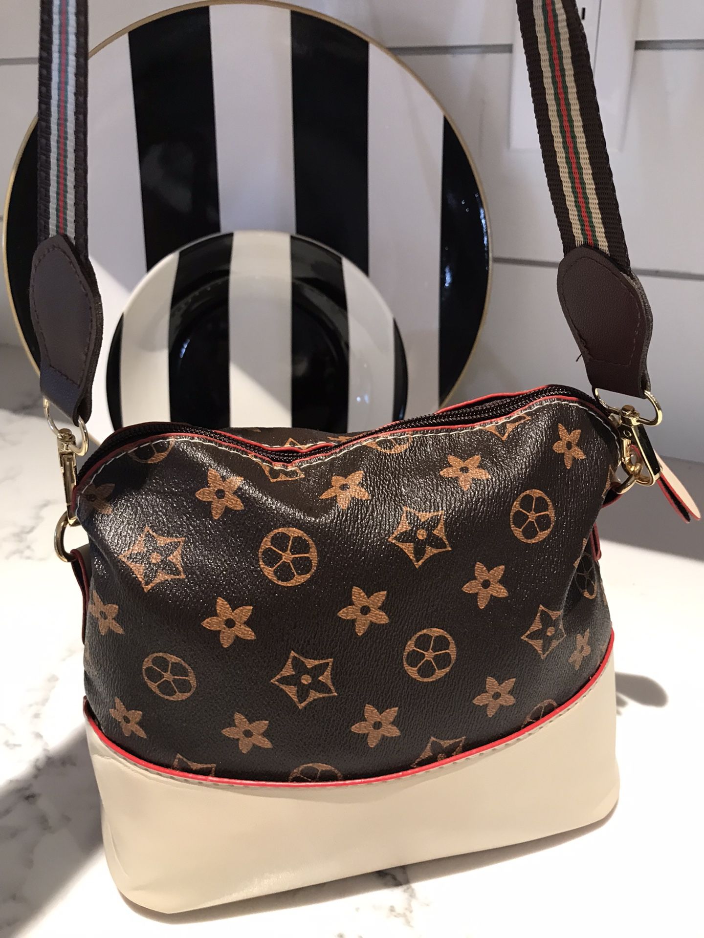 Big prints flower shells classic shoulder bag brown/beige color $12