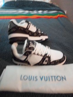 LV TRAINERS SIZE 9