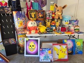 Pokémon Card, Plush, Toys, Signs and Wall decorations lot Collection