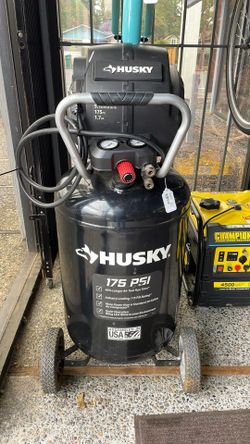 Husky C303H 30-Gallon Compressor (70486902)