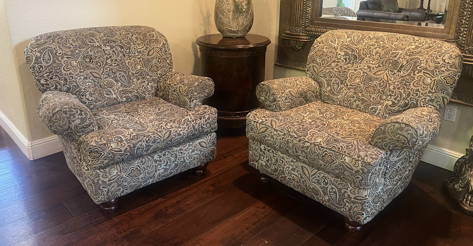 Free Chairs (2)