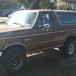 1990 Ford Bronco XLT 