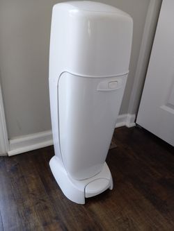 Genie Daiper Barely Used. 
