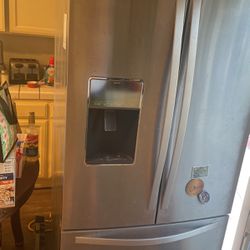 Whirlpool 27cu Ft Refrigerator $200