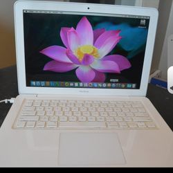 MacBook OS Sierra Version 10.12.6, 
13” Monitor