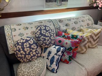 Cojines y tapetes en venta