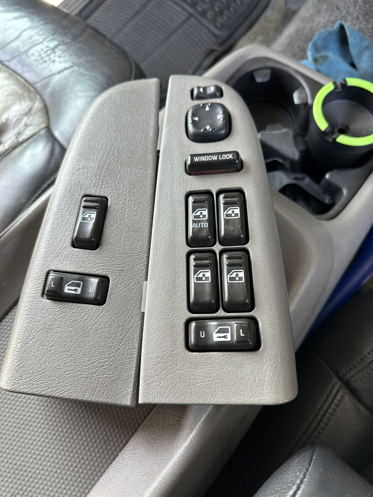 99-06 Tahoe Master Switch And Passenger Switches