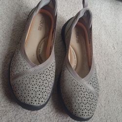 Jambu Emma slip-on shoes Size 9US