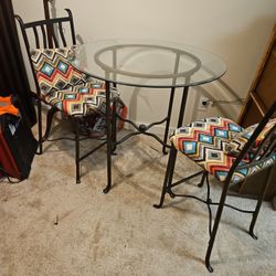 Dining Room Table And Chairs 
