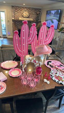 Pink Pony Club / Ridin 30 Decor