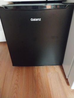 Like New Galanz Mini Fridge - Clean And Good Condition!