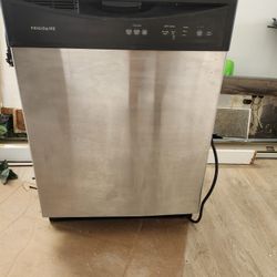 Dishwasher Like New Condition 60$