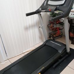 ProForm Trainer 430i Folding Treadmill - Excellent Condition - DELIVERY AVAILABLE