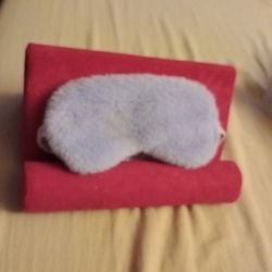 🩷 Fuzzy Sleep mask Purple - Still Available