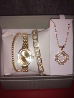 Gold women's watchset