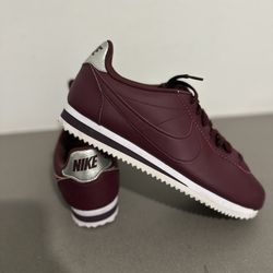 Brand New No Box Nike Cortez Burgundy 8.5 w