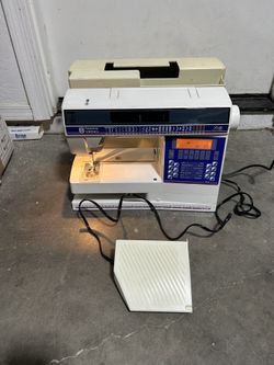Husqvarna Viking Lily 530 Sewing Machine With Case