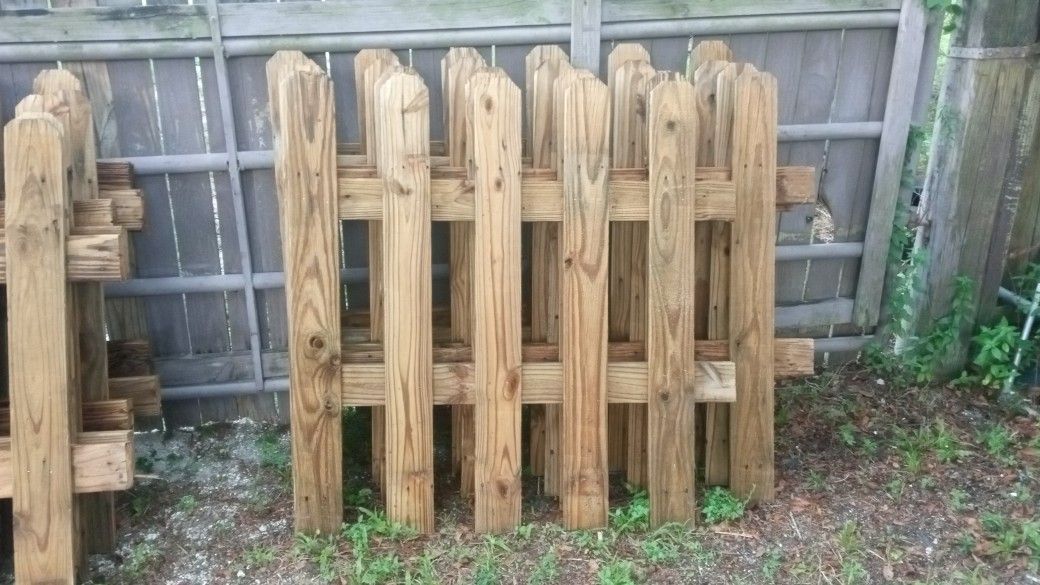 3ft. Tall Used Wood Picket Fence With 4 X 4 Posts