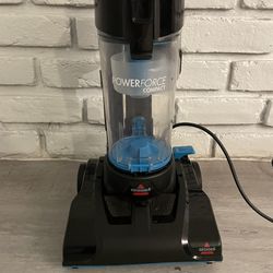 Bissell Vacuum Cleaner -like New
