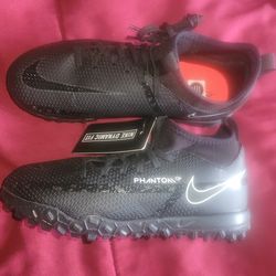 Brand New Nike Phantom Turf Soccer Shoes Black Youth Size 1