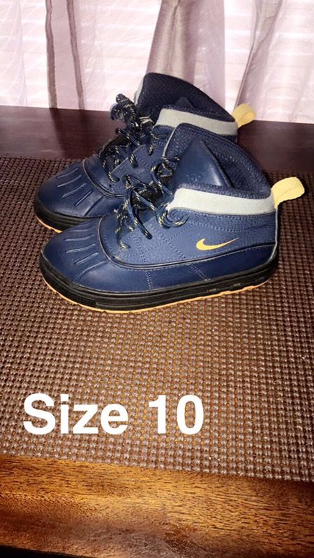 Nike lil kids boots