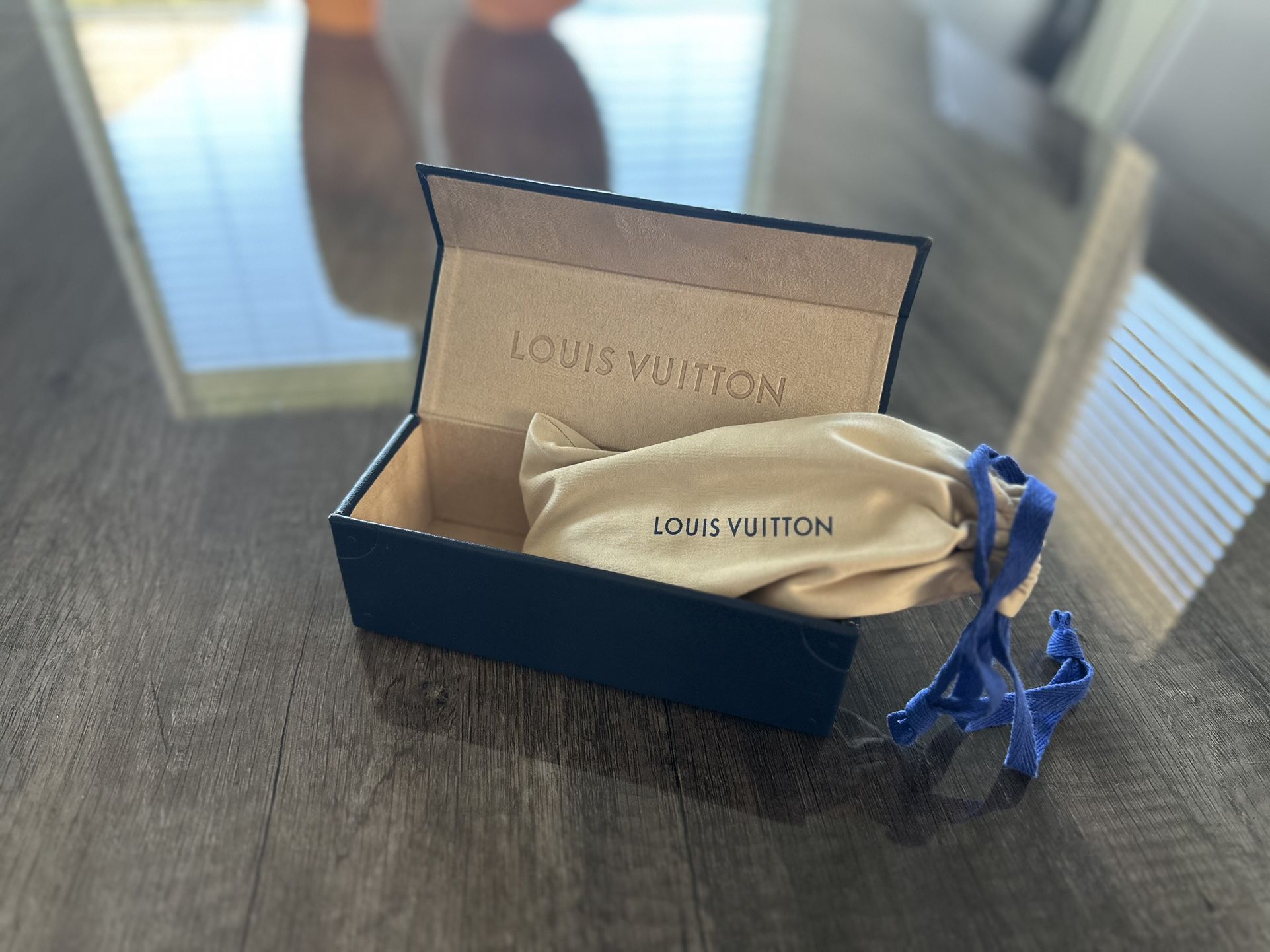 Shop Louis Vuitton 2022-23FW Clockwise Sunglasses by aamitene