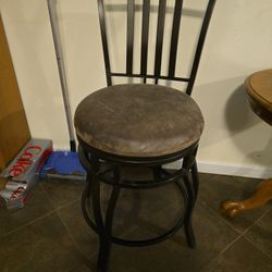 Stools (Swiveling) Chairs 2 Of the same.