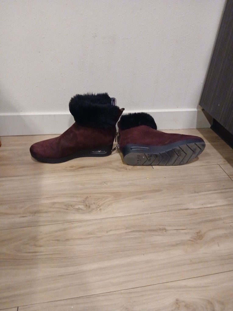Comfy Furry Newish Boots