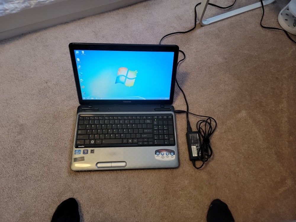 Toshiba L775 Laptop Dual Core i3 Intel Works Great