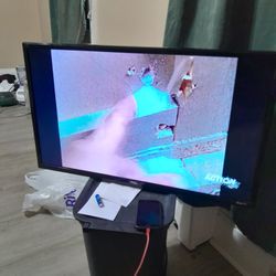 ROKU 32" TV