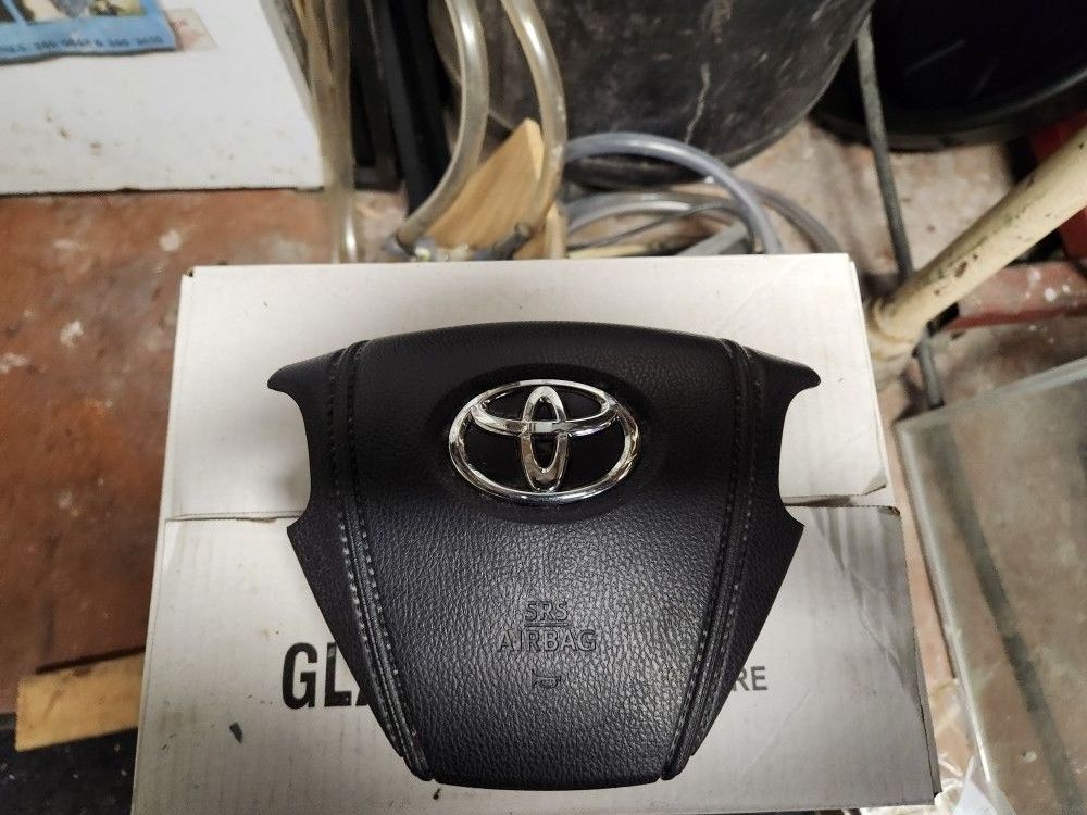 2014-19 Toyota Highlander driver side airbag Black