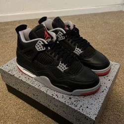 Jordan 4 Retro Bred/size 10